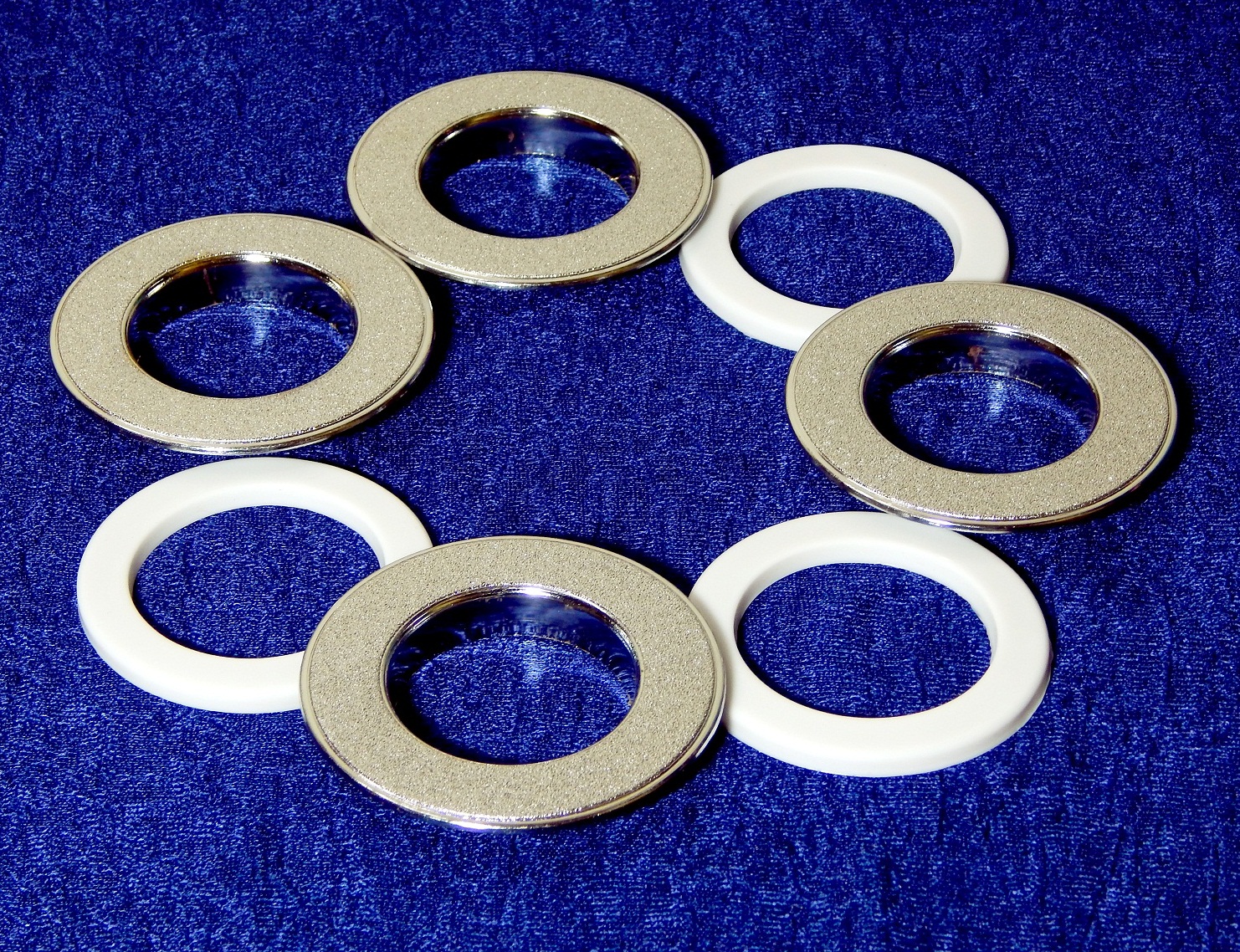 Beautiful Heavy-duty Silver Textured Curtain Rings with Lock, Long Lasting Eyelet Ring Lock Compatible With 1 Inch Rod 